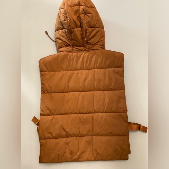 COS Buckled-side padded hood gilet NWOT - Picture 11 of 11